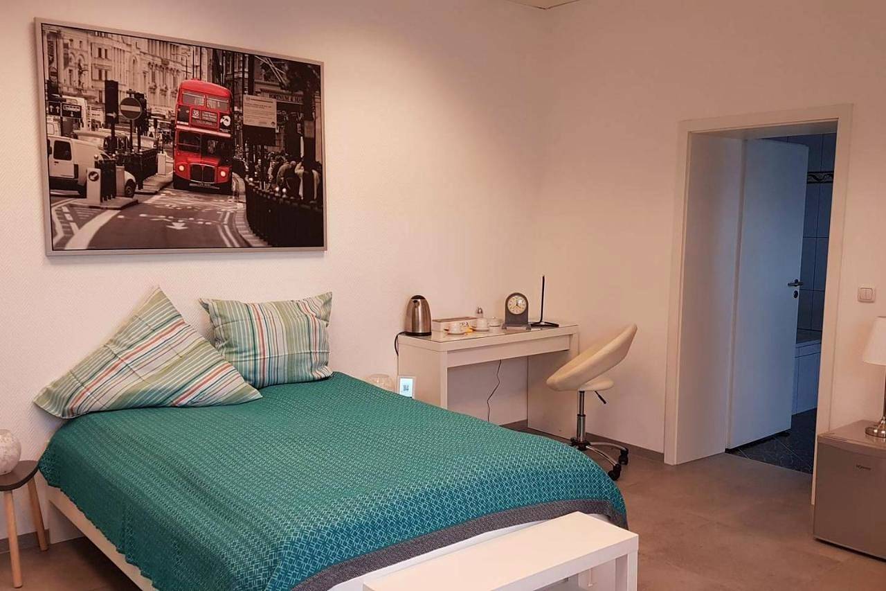 Ganze Ferienwohnung, Double Room with Private Bathroom in Mülheim an der Ruhr, Ruhrgebiet