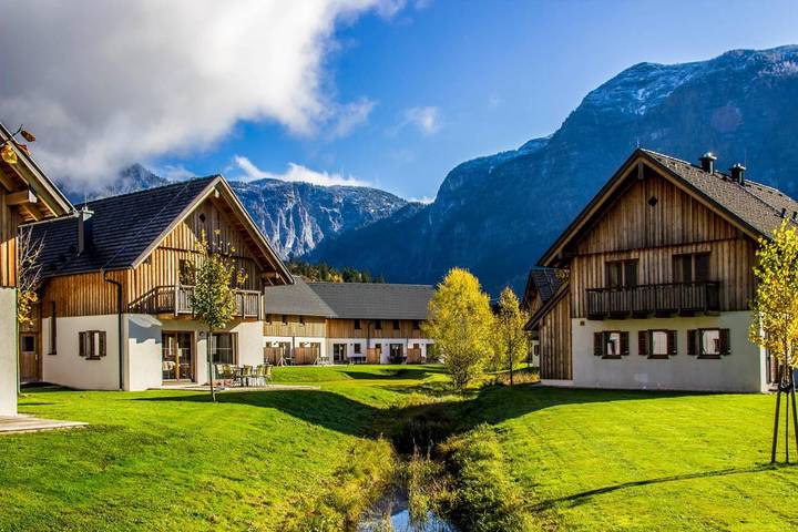 Chalet für 6 Personen, mit Sauna und Garten sowie Pool und Ausblick in Obertraun