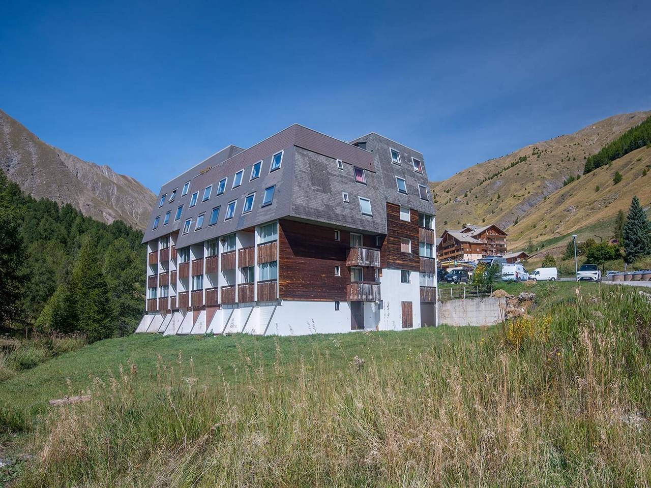Appartement entier, Appartement en bois avec balcon in Allos, Région Castellane