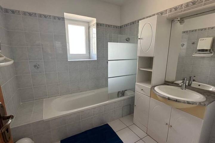 Appartement entier, Uzès superbe gîte tout confort avec piscine à 700m du centre ville: in Uzès, Région de Nîmes