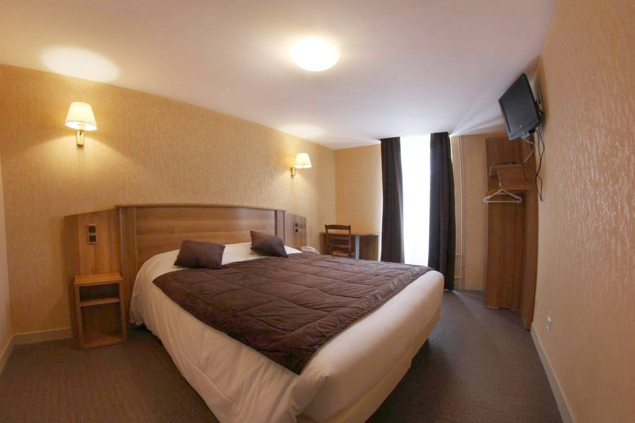 Twin Room in Sauxillanges, Parc Naturel Régional Livradois-Forez