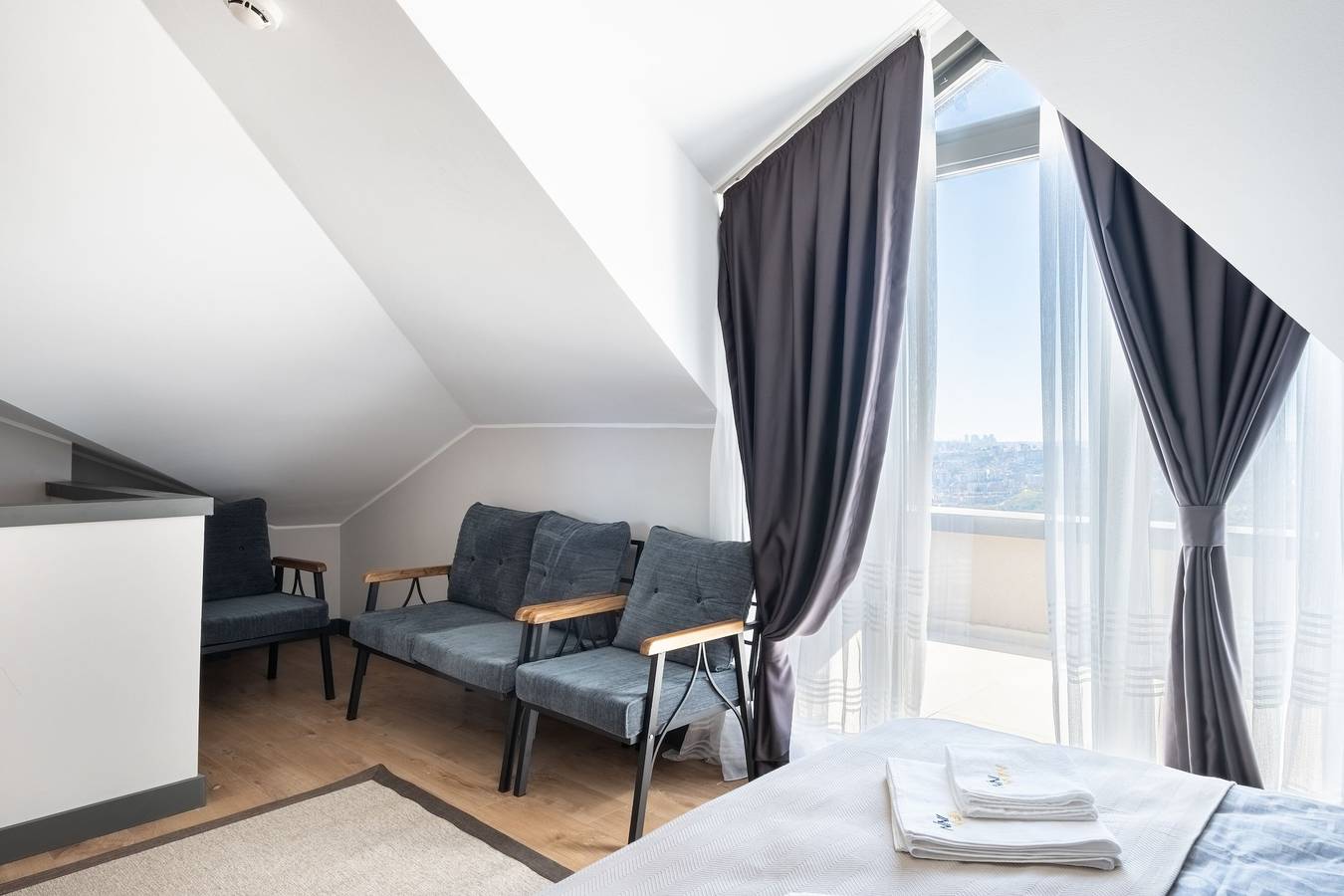 Ganze Wohnung, Minerva - 2Bd Charming Apt w/ King Bed & Ac in Talatpaşa Mahallesi, Marmararegion