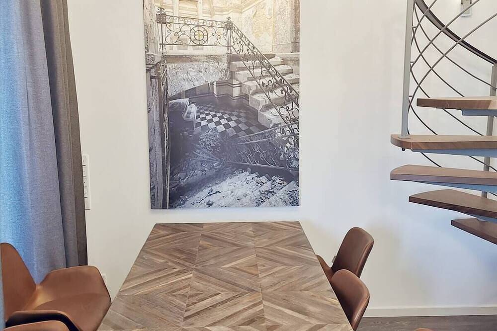 Ganze Wohnung, Stunning Apartment in Center With a Beautiful Balcony! in Düsseldorf-Stadtmitte, Düsseldorf