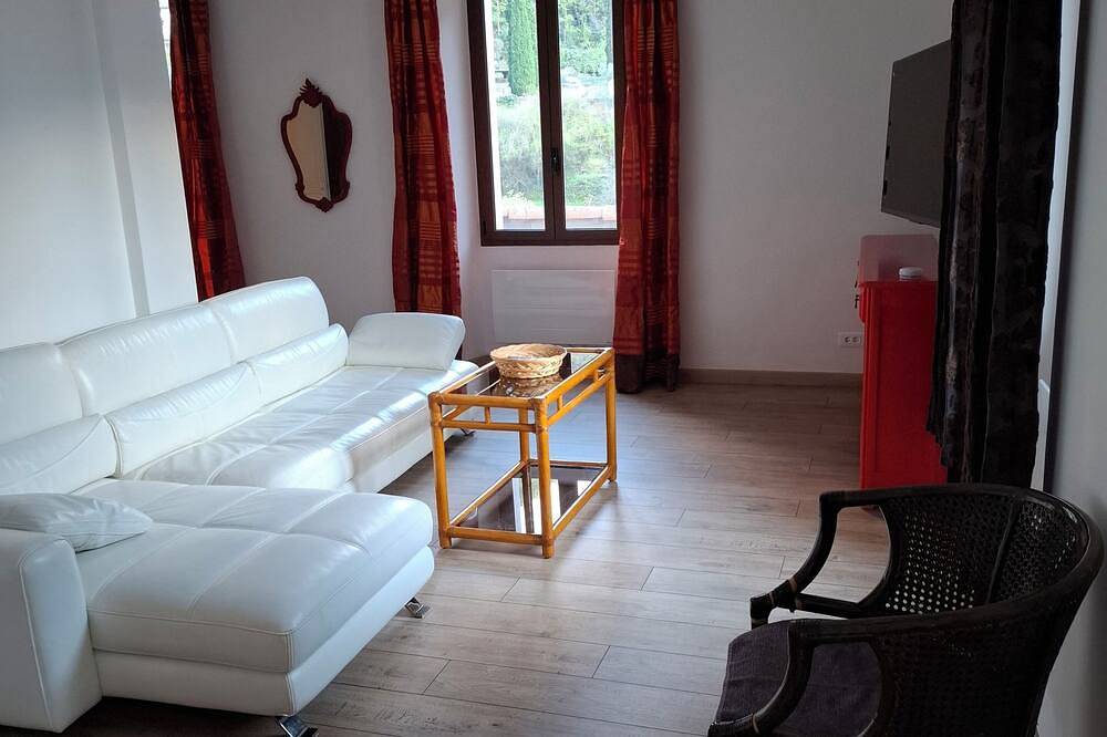 Entire apartment, Furnished Appartment Au Pied du Mercantour in Fontan, Mediterranean Coast (France)
