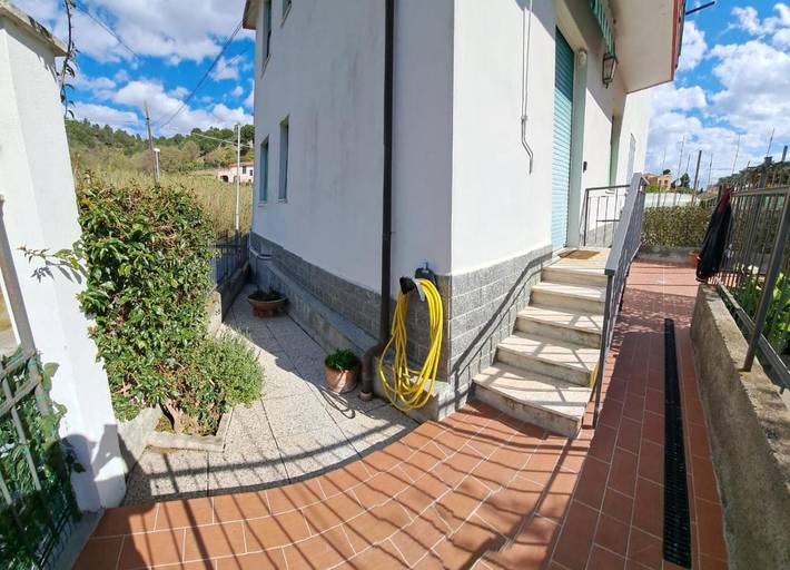 Casa vacanza per 2 persone, con giardino e terrazza, con animali domestici a Spotorno