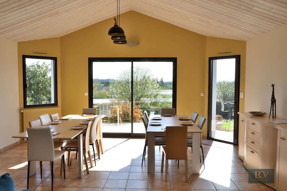 Maison au calme 14km du puy du fou - 6chambres - 3Sdb - extérieur - Linge inclus in Saint-Paul-en-Pareds, Loire Valley