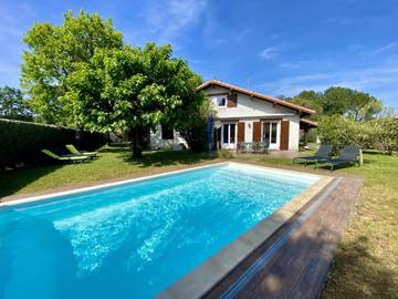 Gîte pour 8 personnes, avec piscine ainsi que terrasse et jardin à Capbreton