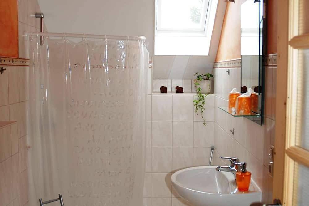 Ganze Wohnung, Ferienwohnung Alte Scheune - 2-Bett-Ferienwohnung - Nichtraucher - in Üxheim, Vulkaneifel