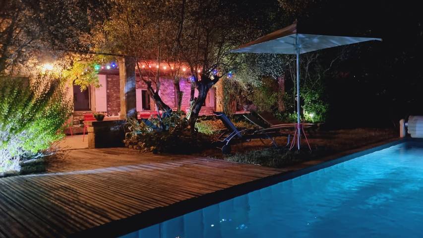Gîte pour 14 personnes, avec terrasse ainsi que jardin et piscine, animaux acceptés dans Drôme provençale - 2