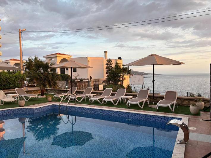 Villa für 13 Personen, mit Balkon und Terrasse sowie Whirlpool und Garten in Montenegro - 2