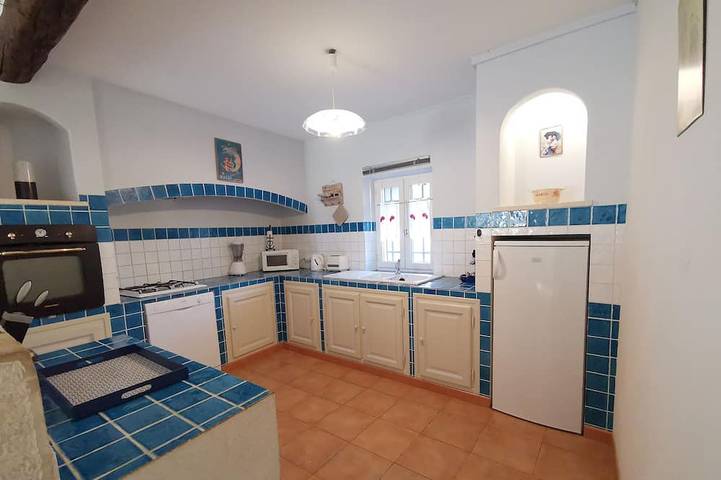 Gîte pour 8 personnes, avec jardin à Eyragues - 2