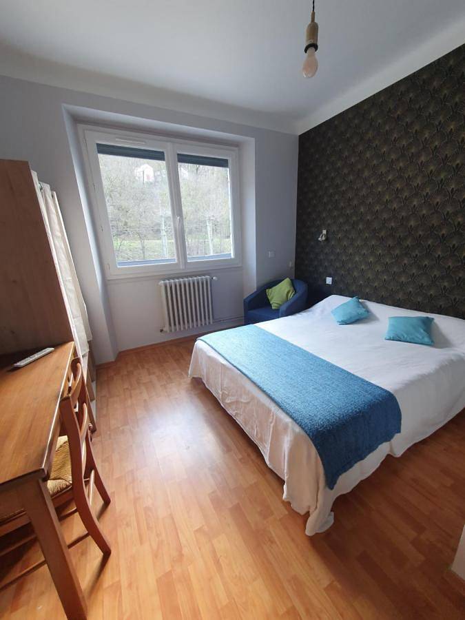Chambre privée du Majestic in Saint-Affrique, Parc naturel régional des Grands Causses