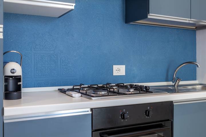 Apartamento entero, Apartamento vacacional "Verdemare" con vistas al mar, balcón y Wi-Fi in Casuzze, Santa Croce Camerina
