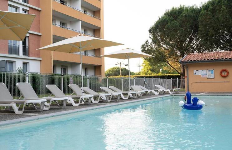 Apartahotel para 5 personas, con piscina y jardín en Toulouse