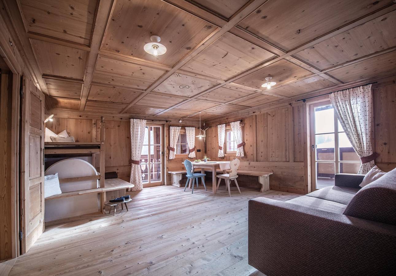 Ganze Wohnung, Ferienwohnung 'Ciasa Somuer - Stöa' mit Bergblick, privater Terrasse und Wlan in Pieve di Marebbe, Enneberg