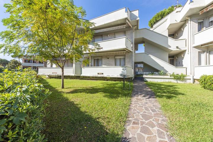Appartement entier, Appartement de vacances pour 6 personnes avec balcon/terrasse in Marina di Massa, Massa (Italie)