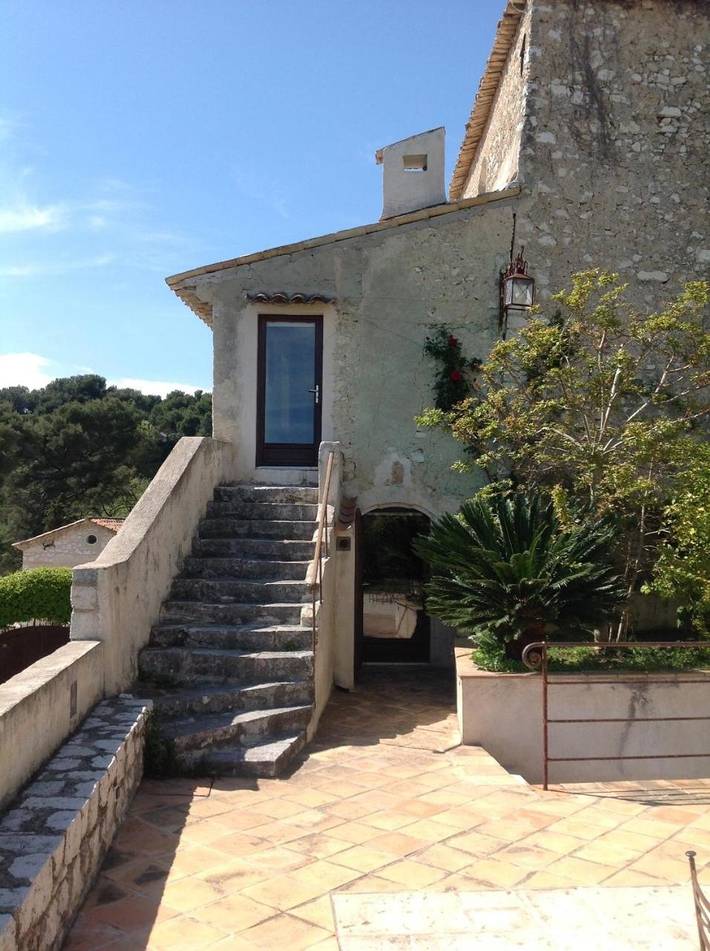 Location de vacances pour 2 personnes, avec vue ainsi que piscine et jardin à Saint-Paul-de-Vence - 3
