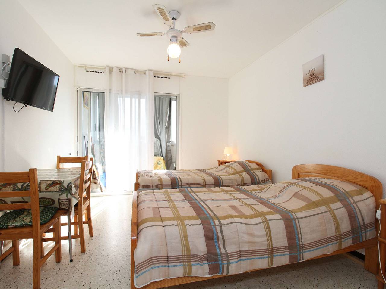 Entire studio, Cozy Studio in Balaruc-les-Bains with Loggia, 2 Beds, and Full Amenities in Balaruc-les-Bains, Mediterranean Coast (France)