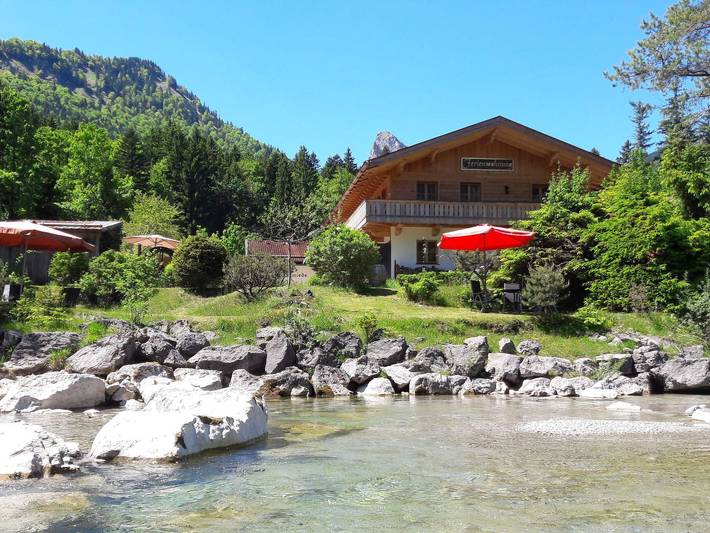 Ferienwohnung für 2 Personen, mit Balkon und Terrasse sowie Garten und Ausblick in Kreuth - 2