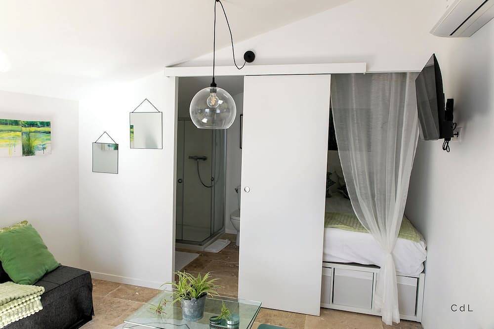 Gîte Moon, 2/3 pers, cuisine, chambre Piscine, Parking, terasse, bbq, wifi, in Bagard, Région d'Alès