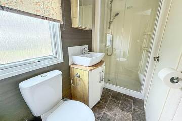 Bungalow for 4 People in Waveney District, Suffolk, Photo 3