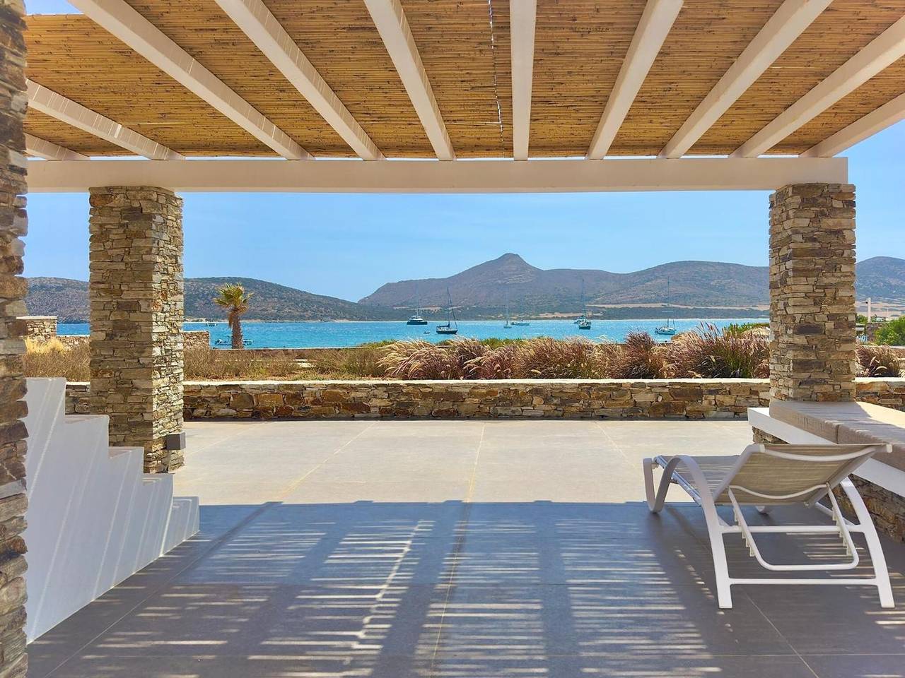 Villa 'Farous Seaside Sunset' con vistas al mar, Wi-Fi y aire acondicionado in Unidad Regional de Paros