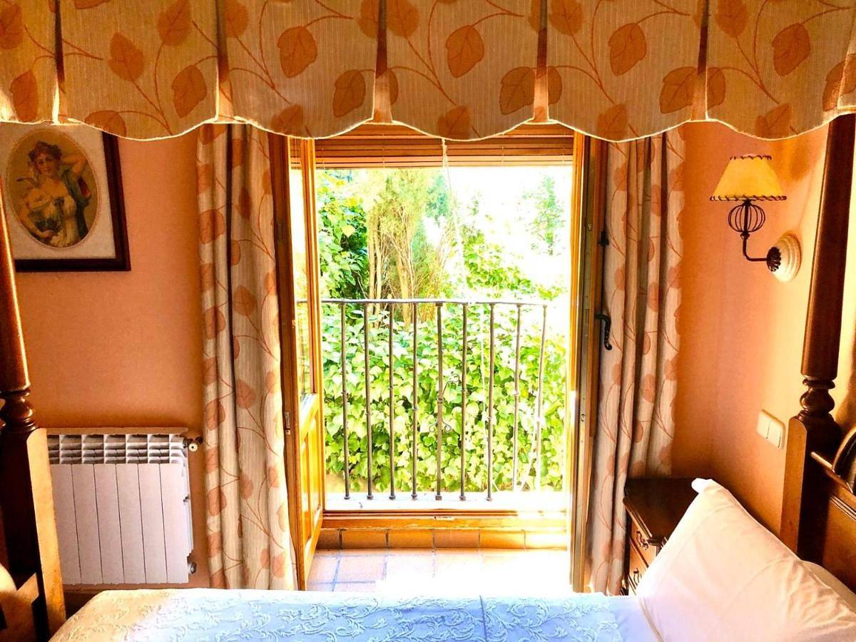 Double or Twin Room with Bathroom in Sepúlveda, Provincia de Segovia
