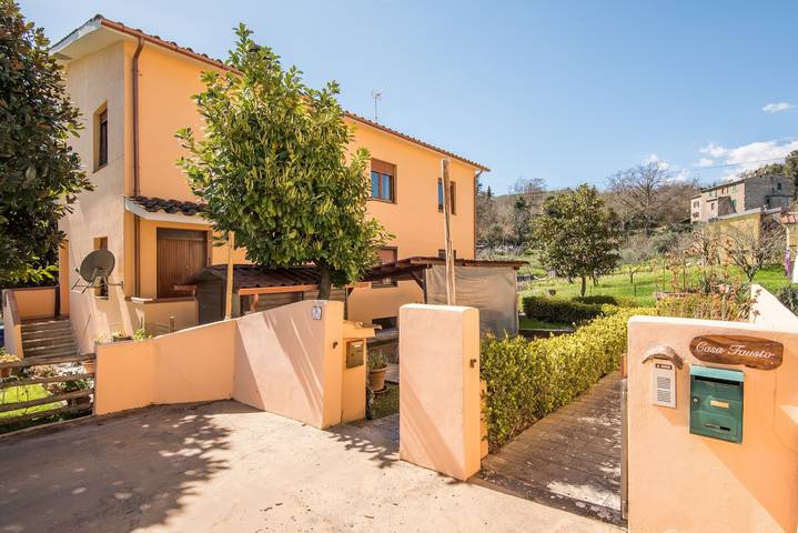 Appartamento intero, Appartamento 'Casa Fausto' con vista sulle montagne, terrazza privata e giardino privato in Roccastrada, Provincia di Grosseto