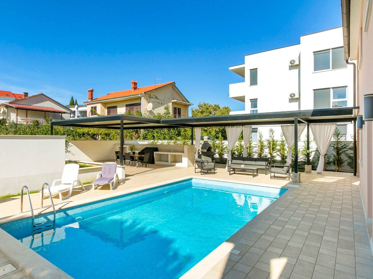 "Suzy" mit privatem Pool in Medulin Stadt, Medulin