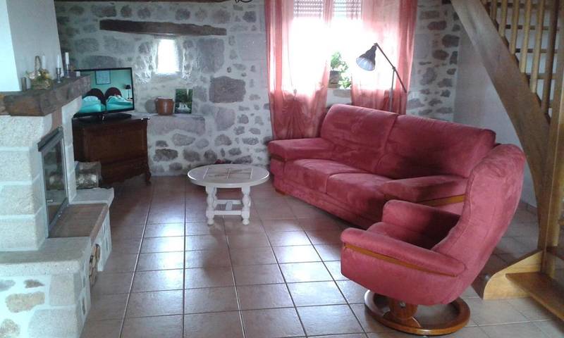 Location de vacances pour 6 personnes, avec vue et jardin, adapté aux familles à Saint-Mamet-la-Salvetat - 4