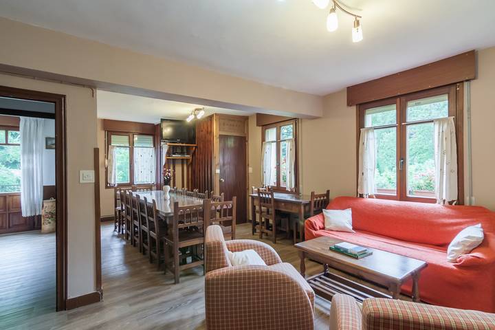 Familienfreundliches Gruppenhaus mit Garten und Bergblick in Cillorigo de Liébana, Cordillera Cantábrica