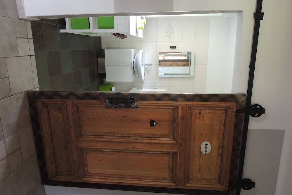 2 Schlafzimmer, 1 Bad+ Wc; Og ein Wc; 4-6 Gäste, 130 m²; 1500m² Grundstück in Malchow, Fleesensee