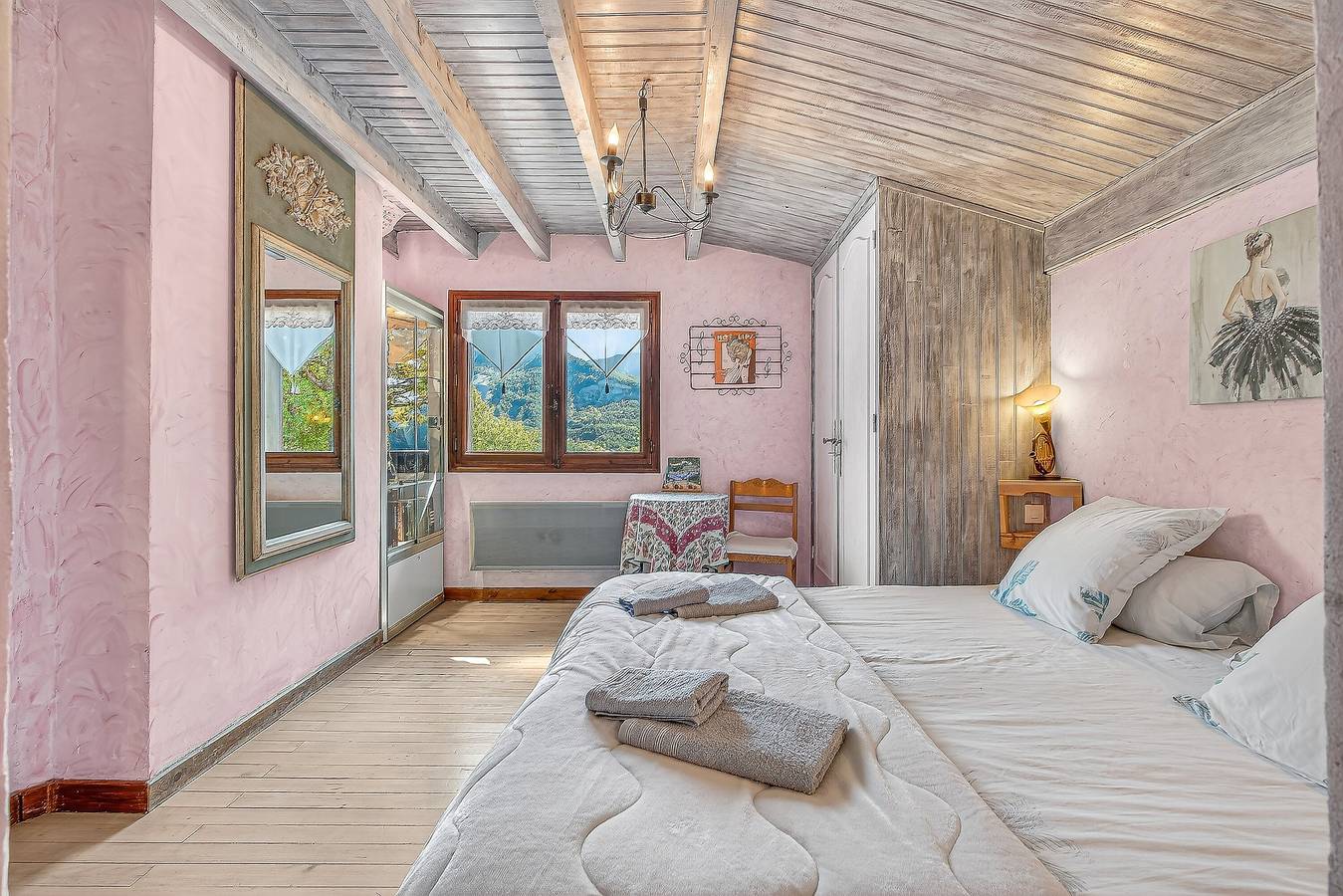 Guest Rooms 'Chambres D'hote Mélodie' with Mountain View, Shared Terrace and Wi-Fi in Beauvezer, Castellane region