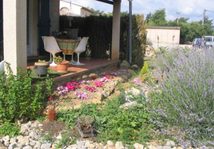 Chambre d’hôte pour 2 personnes, avec terrasse ainsi que jardin et piscine