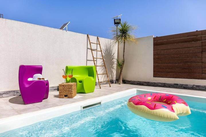 Ferienwohnung für 8 Personen, mit Balkon und Terrasse sowie Garten und Pool