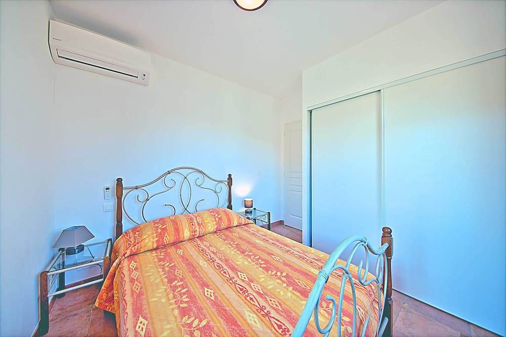 Sartene Orasi: appartamento in villa molto confortevole, aria condizionata, Wifi in Sartena, Sartène e dintorni