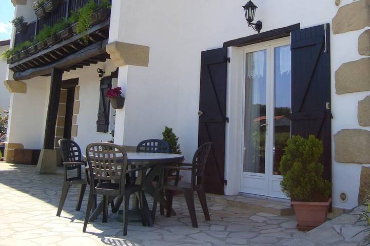 Vacation rental for 4 people, with terrace in Southern France