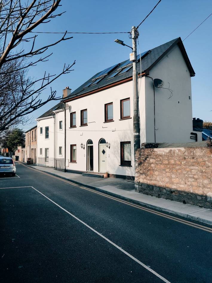 Casa adosada costera junto al tren y los autobuses a solo 5 kilómetros del centro de la ciudad in Dun Laoghaire-Rathdown, Condado de Dublín
