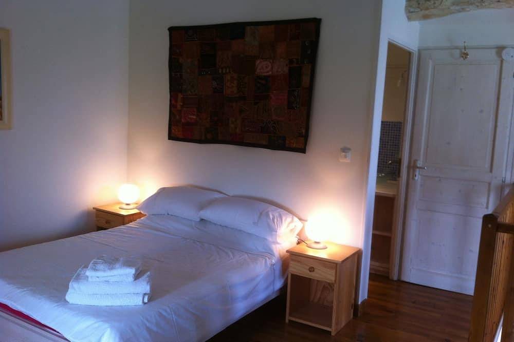 Cosy, pet friendly cottage for 2 in pretty countryside in Crézières, Niort region