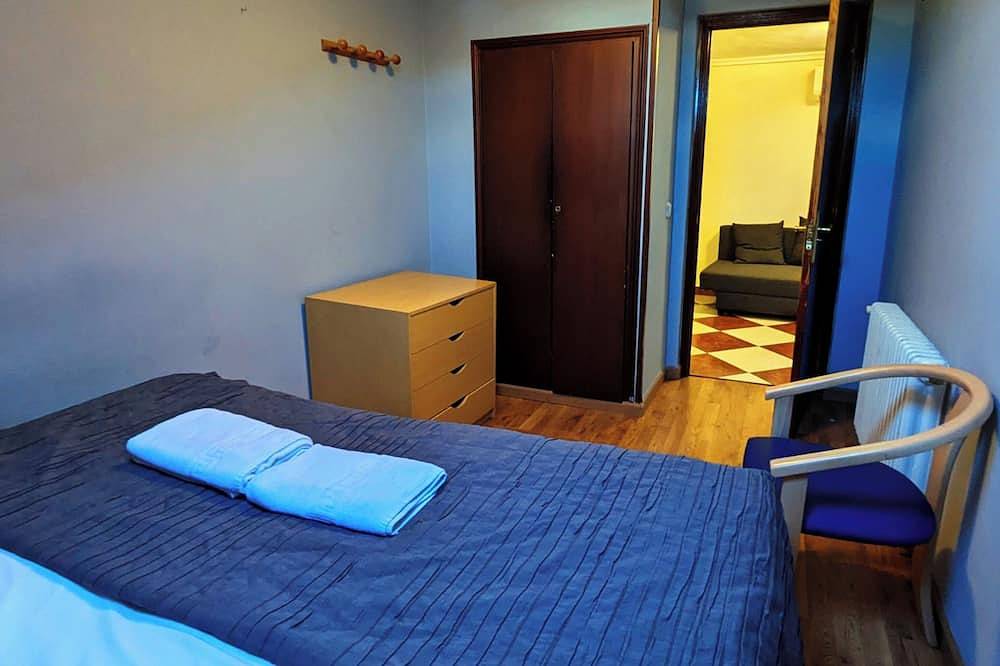 Entire apartment, Barrio de las Letras Studio in Centro (Madrid), Madrid