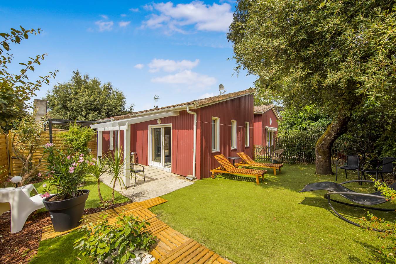 Casa de vacaciones 'De Gauche' con terraza privada y jardín privado in Hourtin, Parque natural regional del Médoc