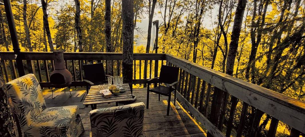 Tente pour 2 personnes, avec terrasse ainsi que jacuzzi et jardin dans le Cantal - 4