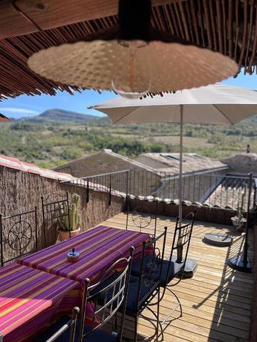 Gîte pour 10 personnes, avec terrasse et vue, adapté aux familles dans Missègre