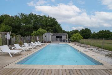 Location de vacances pour 8 personnes, avec sauna ainsi que jacuzzi et jardin à Saint-Rémy (Dordogne)