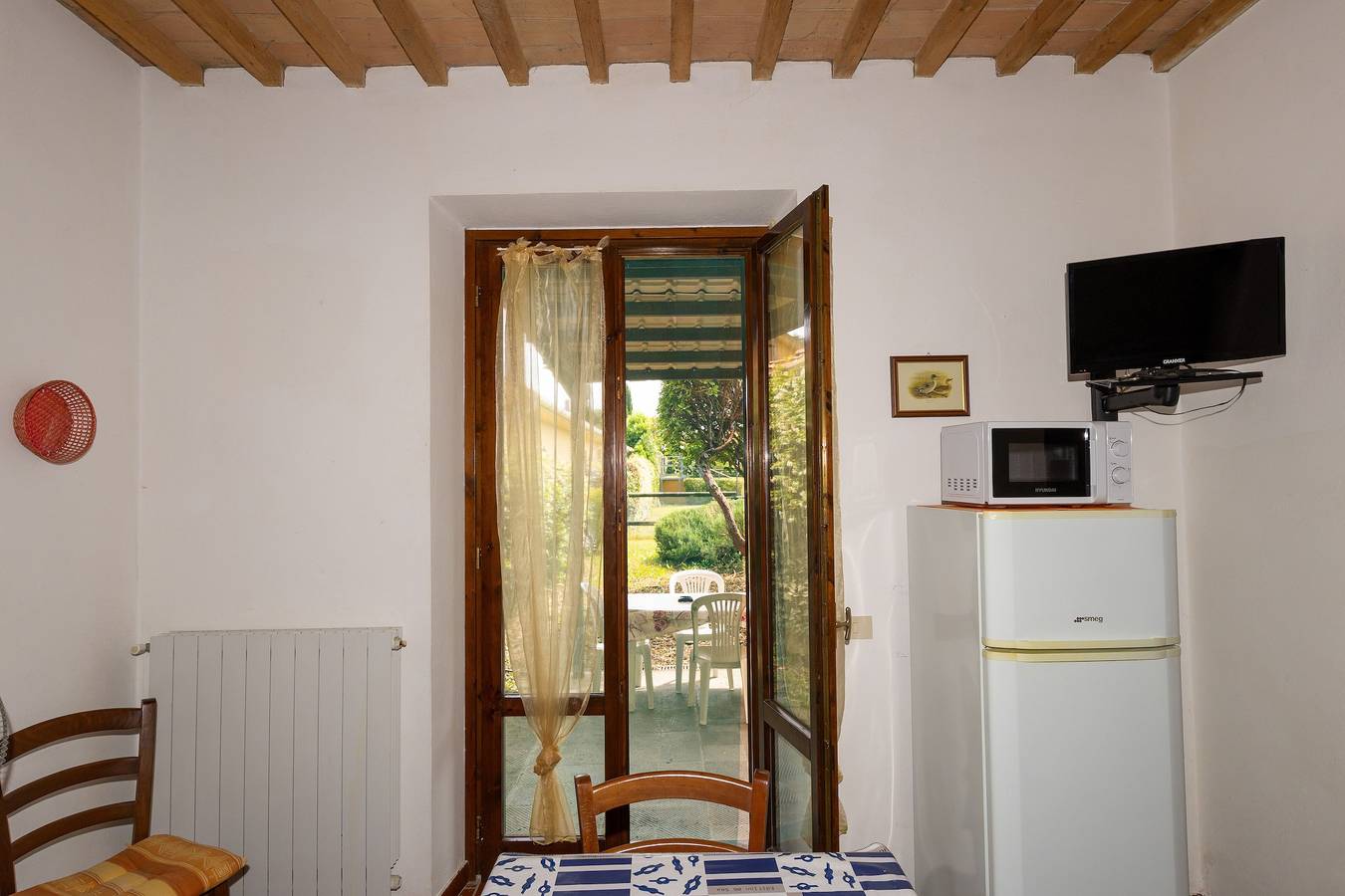 Entire apartment, Apartment 'Milla - Allodola Two-Room' with Shared Pool, Private Terrace and Wi-Fi in Cecina, Etruscan Coast