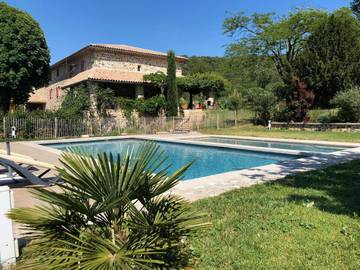 Maison d’hôte pour 2 personnes, avec piscine ainsi que vue et jardin à Thoiras