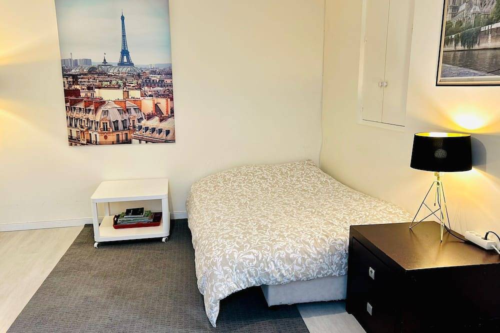 Appartement entier, T2 35 m² indépendant sur allée privée aux portes de Paris in Garches, Hauts-de-Seine