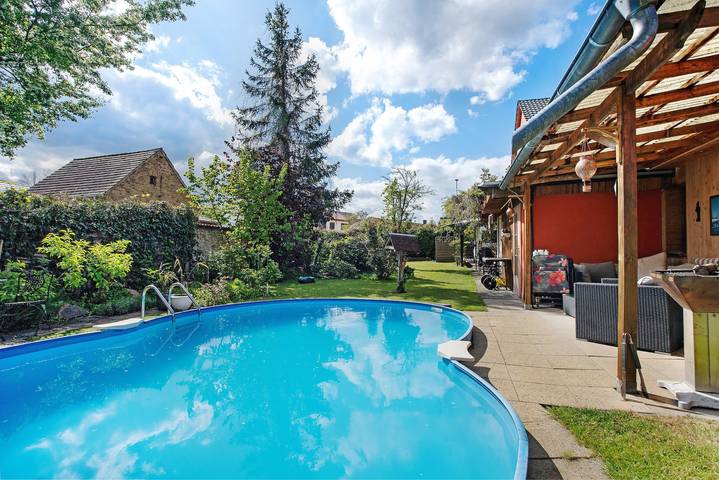Estudio entero, Apartamento estudio 'Obere Ferienwohnung Im Nebengebäude' con piscina compartida, terraza y Wi-Fi in Naturpark niederlausitzer heidelandschaft (Brandenburg)