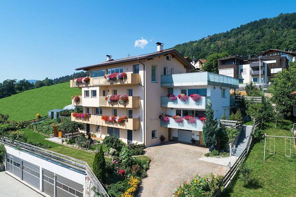 Ganze Wohnung, Neue, komfortable Ferienwohnung für 2 Personen in Dorfnähe mit schönem Ausblick in Feldthurns, Dolomiti Superski