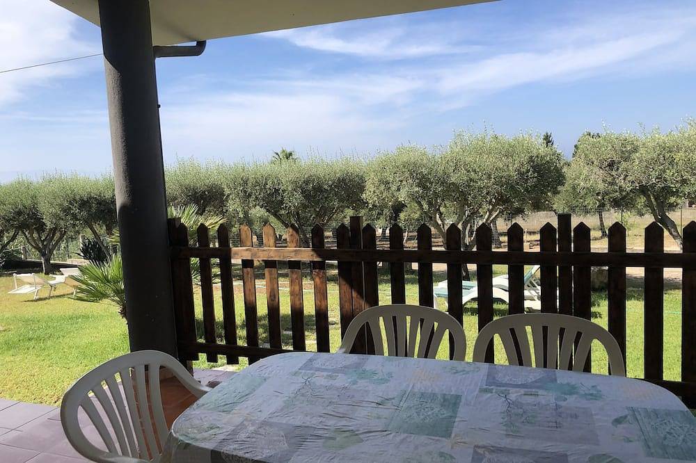 Entire apartment, 1 Bedroom Condo in Capo Vaticano in Faro Capo Vaticano, Vibo Valentia Province